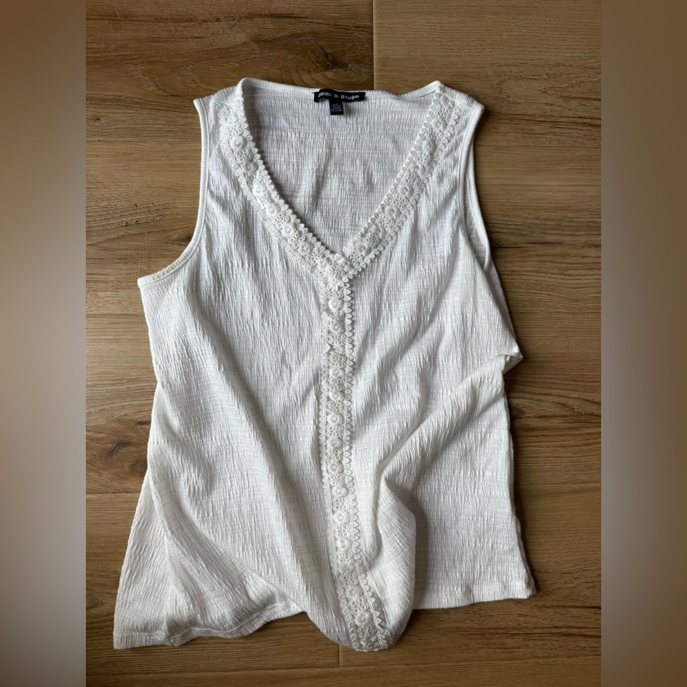 Cable & Gauge White Crochet-Trim Sleeveless Camisole